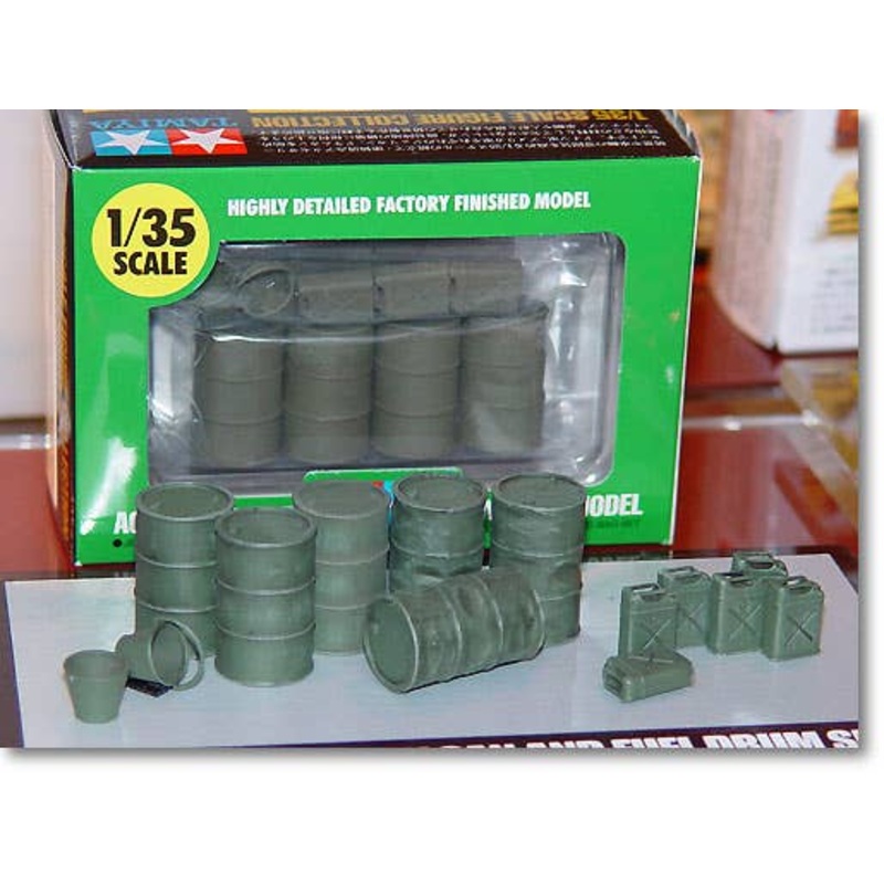 1/35 US Jerry Cab & Fuel Drum Set