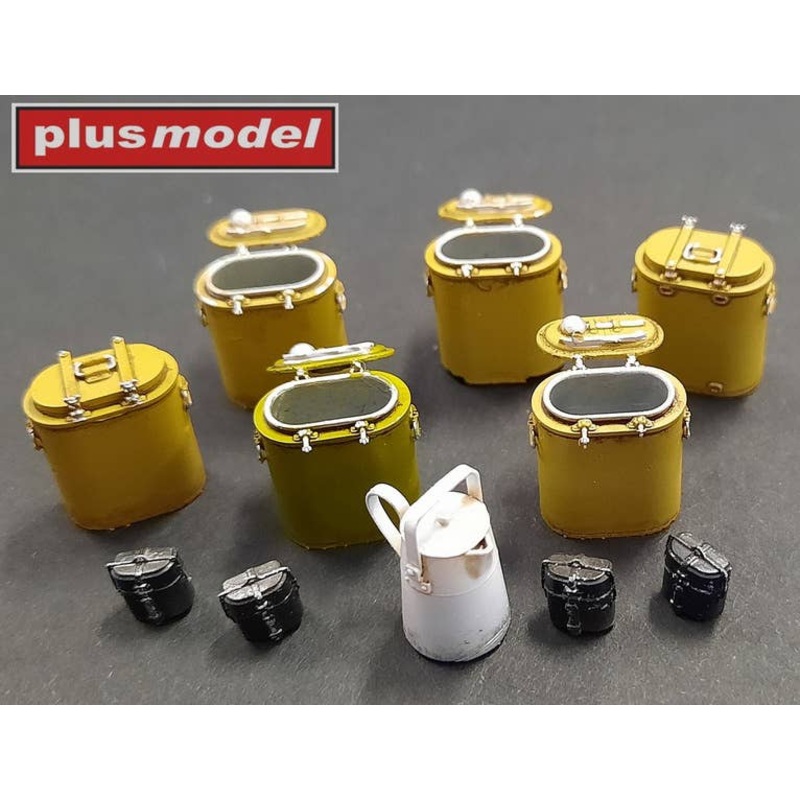 1/35 German thermos containers