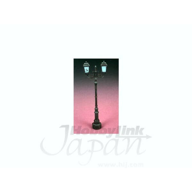 1/35 Double Antique Street Lamp