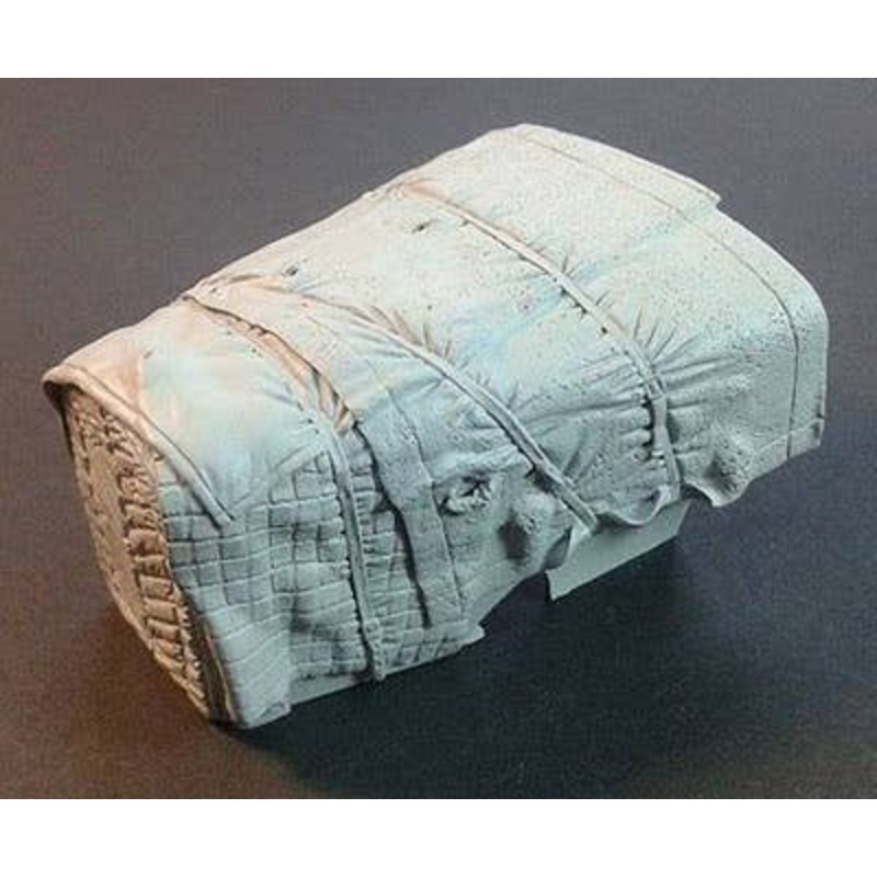 1/35 Mercedes 4500 Engine Deck With Canvas Cover