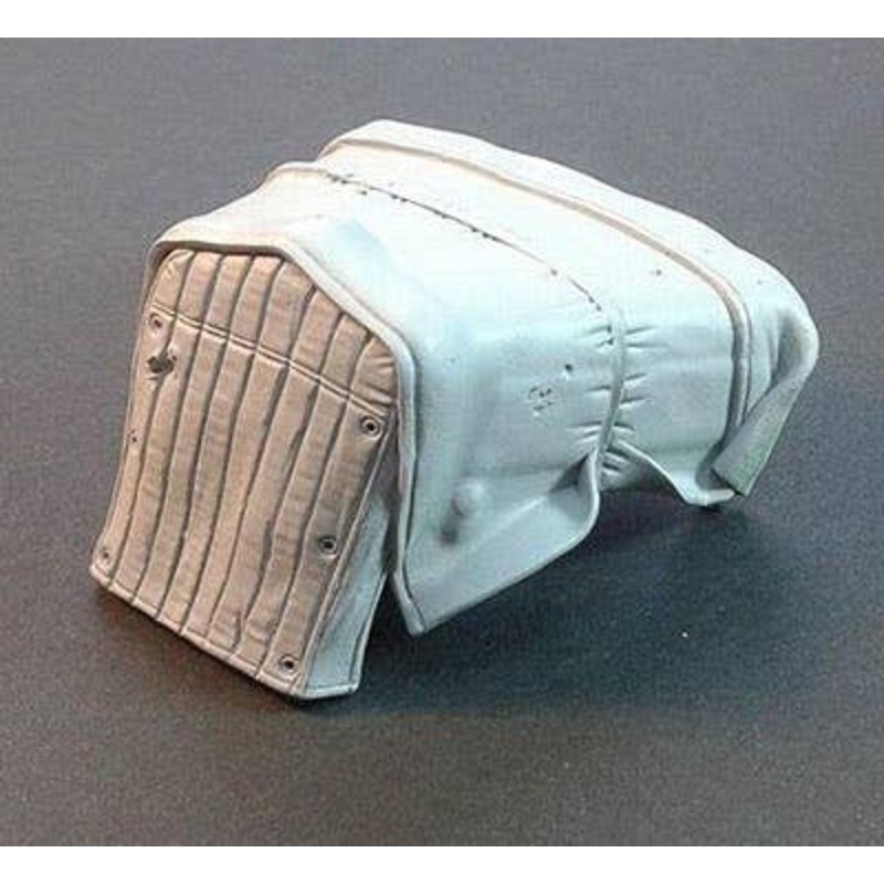 1/35 Opel Omnibus Engine Deck With Canvas Cover - Roden