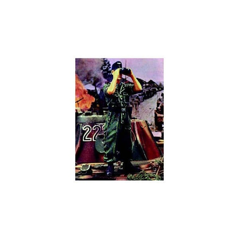 1/35 Waffen SS Tanker (w/binoculars) WWII