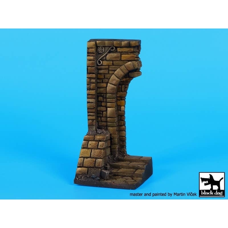 1/35 Ruined Entrance with Stairs Base