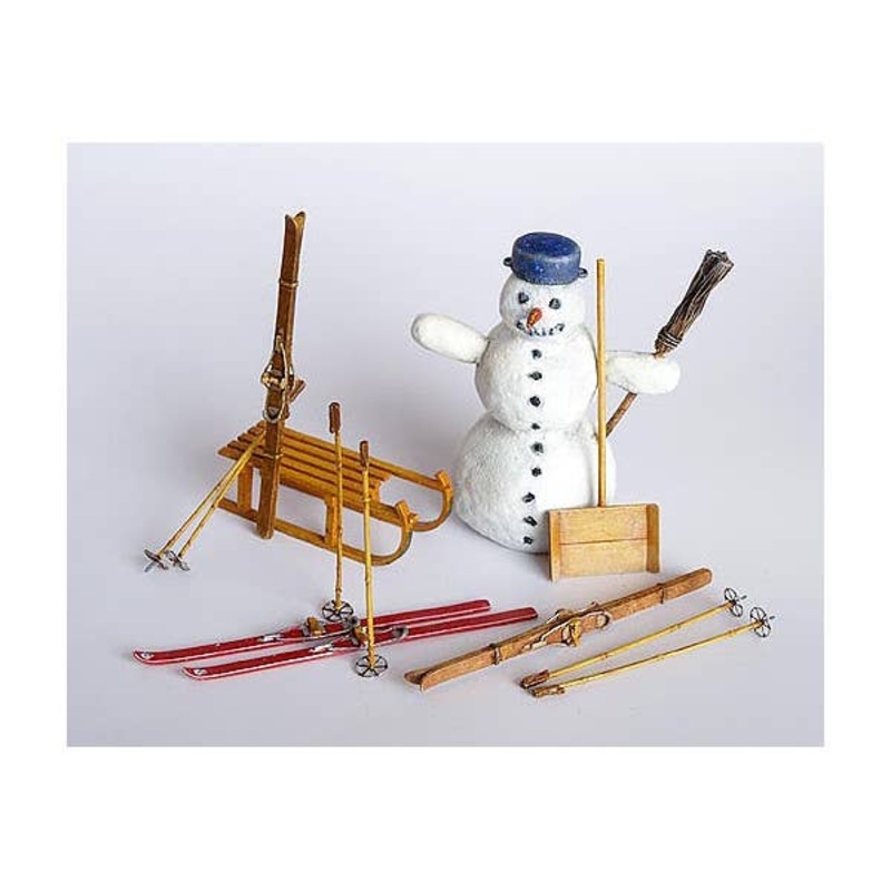 1/35 Winter Set (Snowman, Skis, Sled)