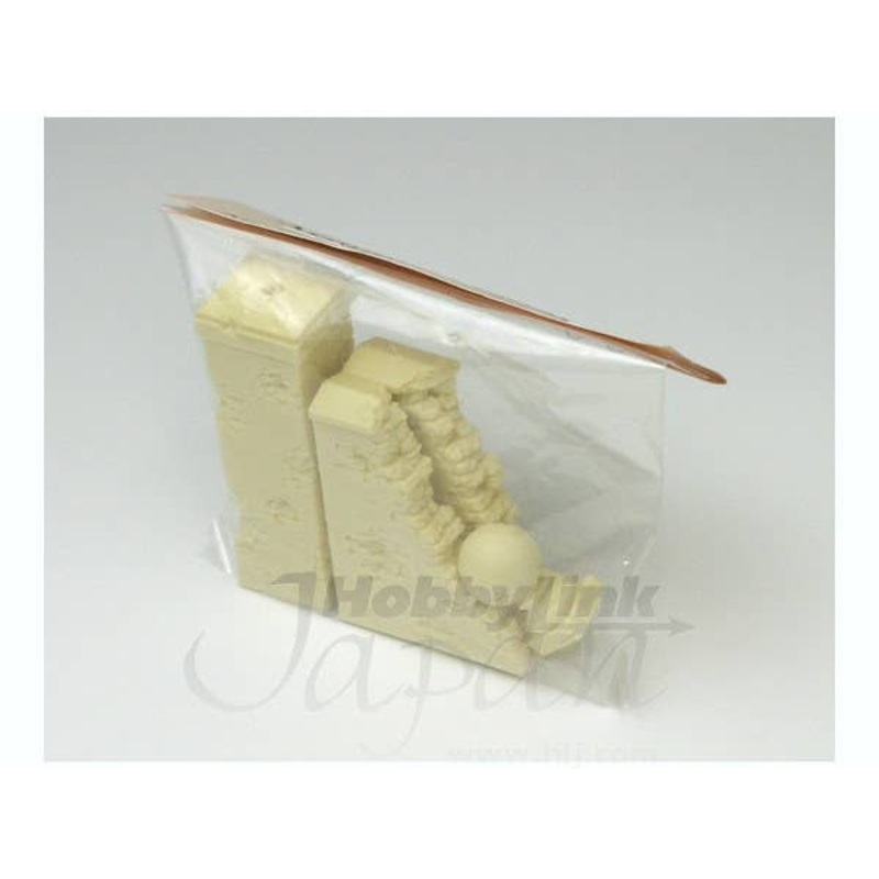 1/32 Brick & Stucco Wall Ruin, Corner w/Pillar & Ball Finial