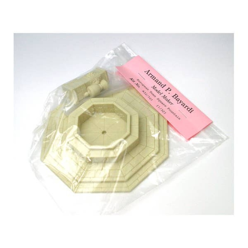 1/32 European Town Square Fountain